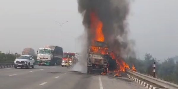 Firebreaks out in truck loaded with food items in UP 