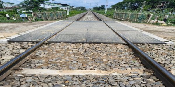 NFR provides rubberized surfaces in level crossing gates