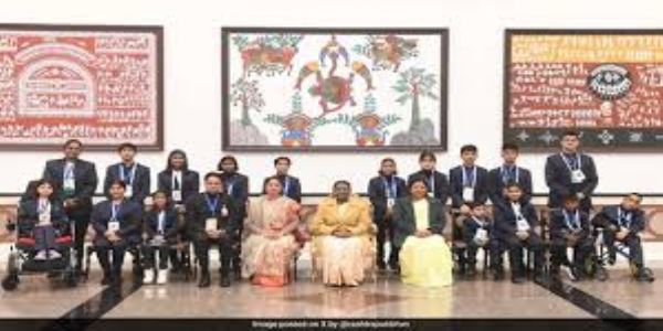 Prez Presents Prime Minister National Bal Puraskar to 17 children