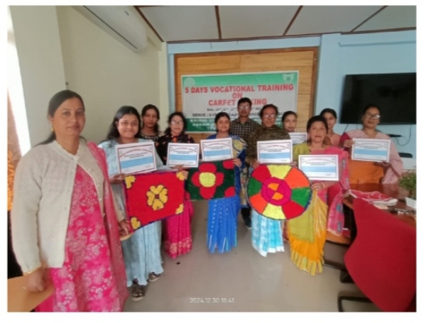 Image of the five-day vocational training on carpet making.