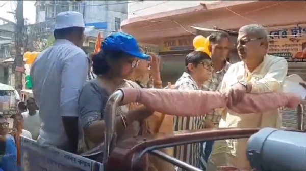 Serampore: Kalyan makes Kanchan get down from his jeep