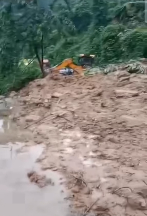 Massive landslide on Guwahati-Silchar road in Meghalaya