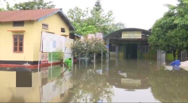 Life disrupted due to flood in Pathshala