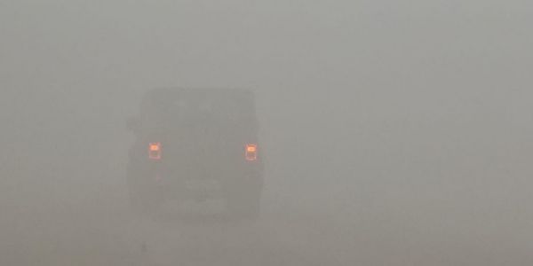 Dense fog in Delhi-NCR, affects rail and air traffic 