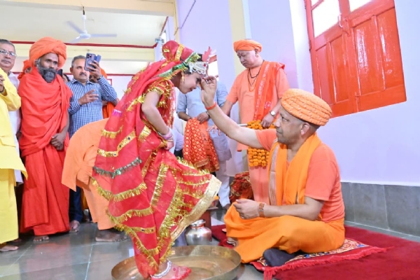 UP CM performing Kanya Pujan (worship of girls) on the Mahanavami