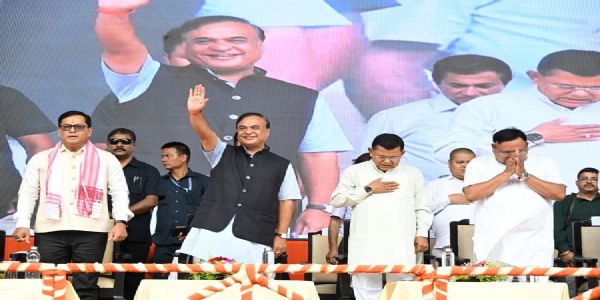 CM Dr. Sarma Distributes Cheques to 14,025 Beneficiaries under MMUA in Dibrugarh