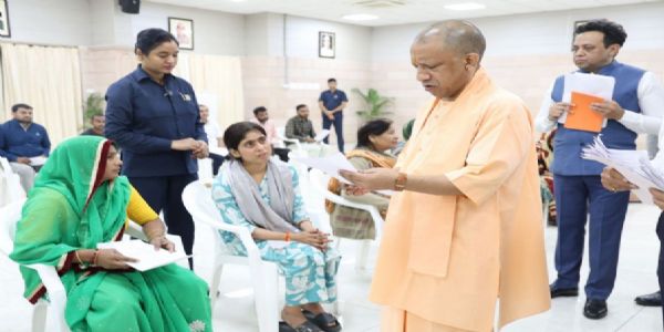 CM gives patient hearing to complainants during public darshan, assures quick solution