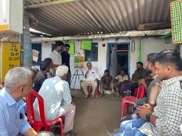 IITM professor in conversation with mechanics in Coimbatore