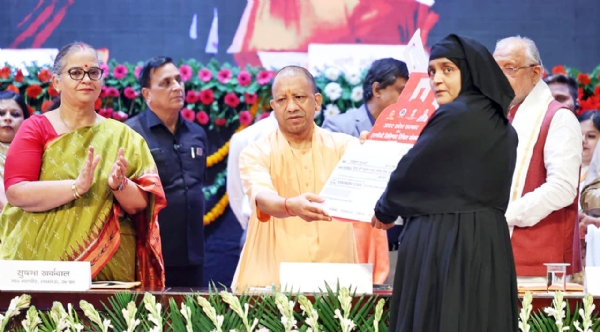 Yogi Adityanath transfers subsidy money as Diwali gift to 1.86 crore women in UP