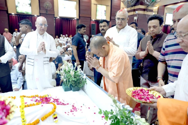 Uttar Pradesh Chief Minister Yogi Adityanath on Thursday paid his last respects to Sant Shiromani Shri Sai Chanduram Sahib