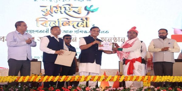 CM launches felicitation ceremony for ‘Jhumur Binondini’ participants, flags off 80 Sanjeevani vehicles
