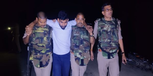 UP criminal carrying bounty of Rs. 25k shot & arrested while attempting to flee Nepal
