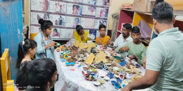 UP: Disabled people becoming self-reliant by making idols and lamps from cow dung