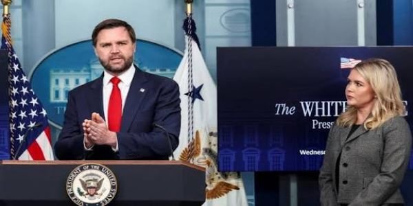 White House Warns of Mass Layoffs Amid Prolonged Shutdown Stalemate