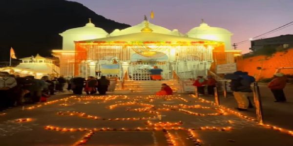 Gangotri, Yamunotri Shrines Dazzle for Diwali Ahead of Winter Closure