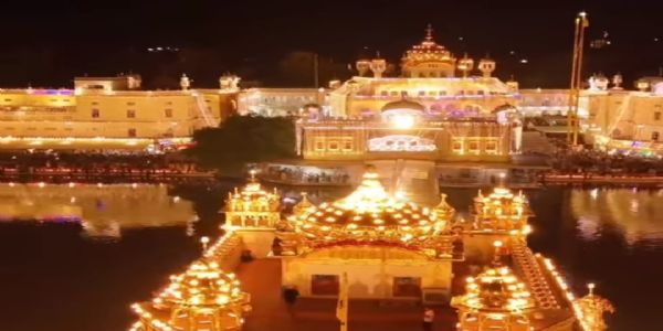 Amritsar Shines with Unity as City Celebrates Bandi Chhor Divas and Diwali