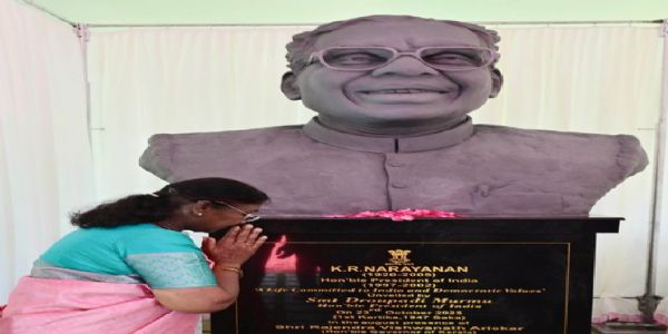 Legacy of Courage Immortalized: President President Murmu Unveils Bust of K.R. Narayanan