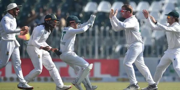 Spin Duo Maharaj and Harmer Decimate Pakistan as South Africa Clinch Test to Level Series