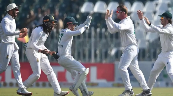 Spin Duo Maharaj and Harmer Decimate Pakistan as South Africa Clinch Test to Level Series