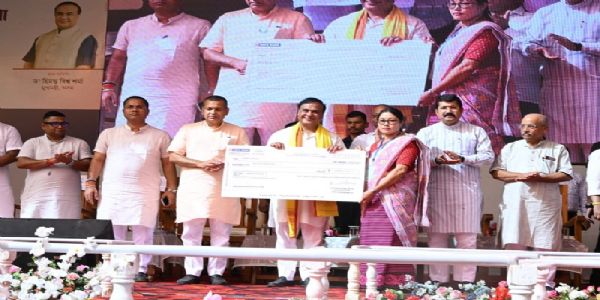 CM distributes cheques to 19,318 women under MMUA in Lakhipur