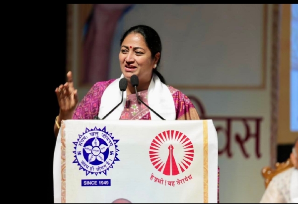 Delhi Chief Minister Rekha Gupta Addressing the gathering Delhi Chief Minister Rekha Gupta Addressing the gathering