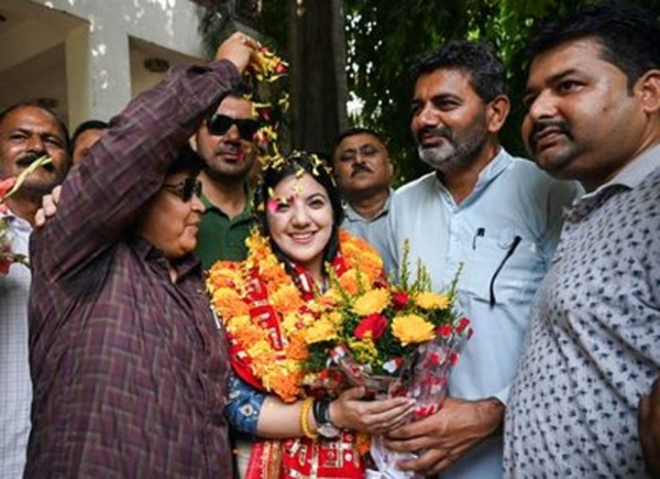 Devyani Rana, Accompanied By Thousands Of Supporters, Files Nomination For Nagrota Bypoll Devyani Rana, Accompanied By Thousands Of Supporters, Files Nomination For Nagrota Bypoll