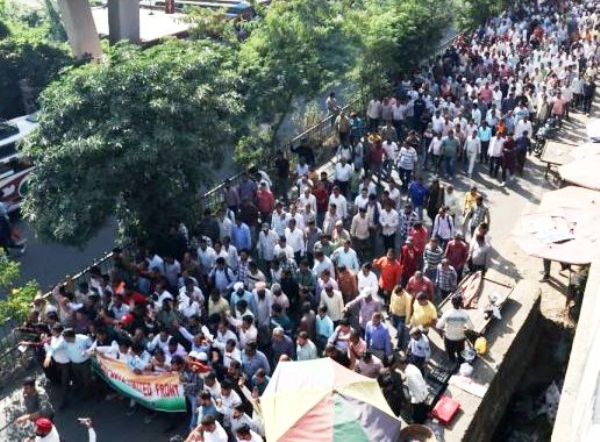PHE Daily Wagers Hold Protests In Jammu, Demand Tabling Of Report On Regularisation In J&K Assembly PHE Daily Wagers Hold Protests In Jammu, Demand Tabling Of Report On Regularisation In J&K Assembly