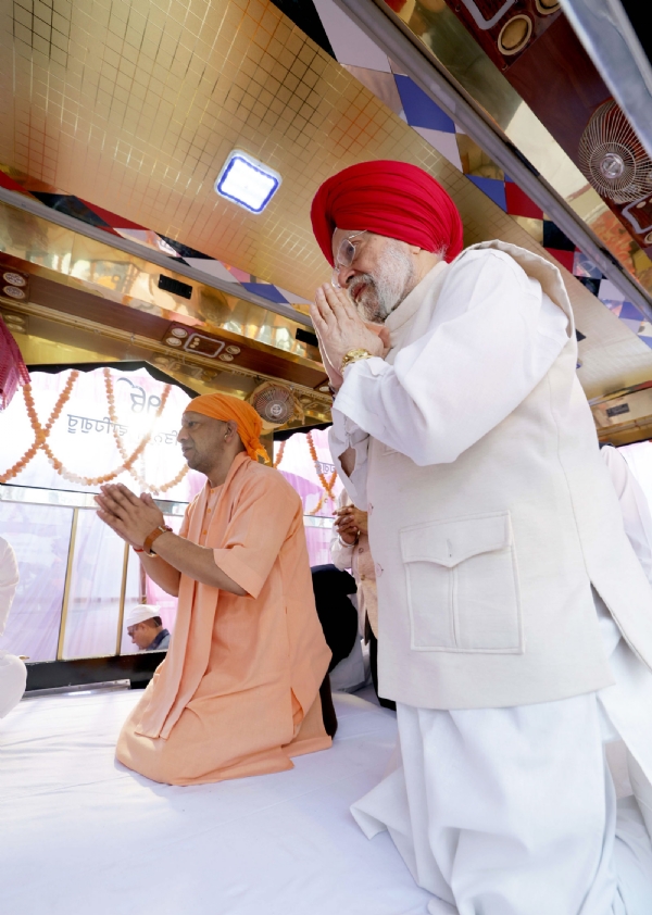 UP CM with Union Minister Hardeep Singh Puri attended the event UP CM with Union Minister Hardeep Singh Puri attended the event