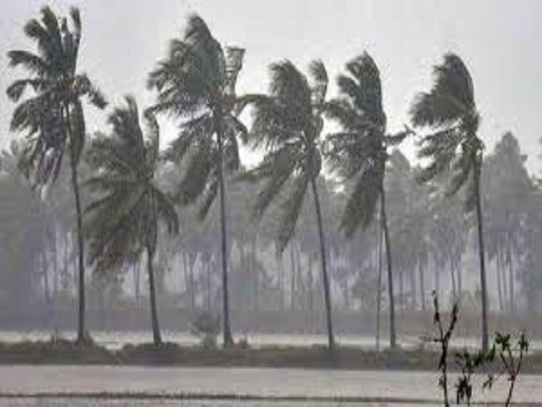 Cyclone Montha Begins Landfall, Andhra Coast Braces for Severe Storm Cyclone Montha Begins Landfall, Andhra Coast Braces for Severe Storm