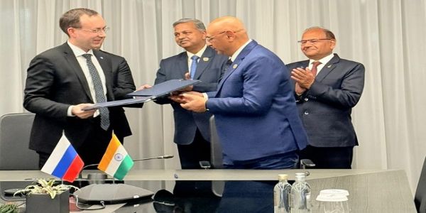India, Russia Ink Landmark Deal to Manufacture SJ-100 Passenger Jets