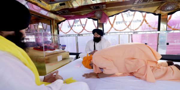 Guru tradition gave India not just faith, but also virtues of service, sacrifice, and national preservation: Yogi