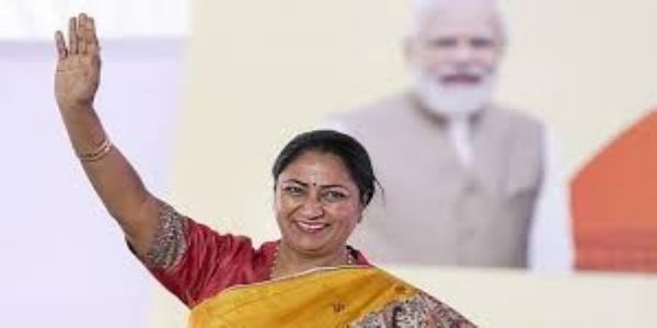 Delhi CM Launches Sanitation Drive to Clean Chhath Ghats on Yamuna