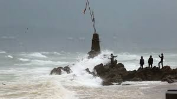 Cyclone Montha Brings Coastal Andhra Pradesh to a Standstill; Two Dead, Thousands of Houses Damaged