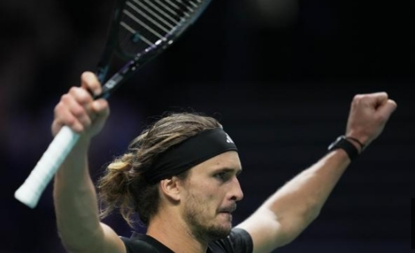 Zverev Survives Scare to Advance in Paris; Ruud Knocked Out Zverev Survives Scare to Advance in Paris; Ruud Knocked Out
