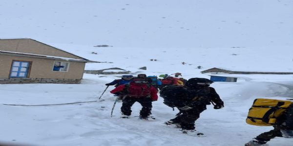 Over 2,000 Stranded Tourists Rescued in Nepal After Heavy Himalayan Snowfall