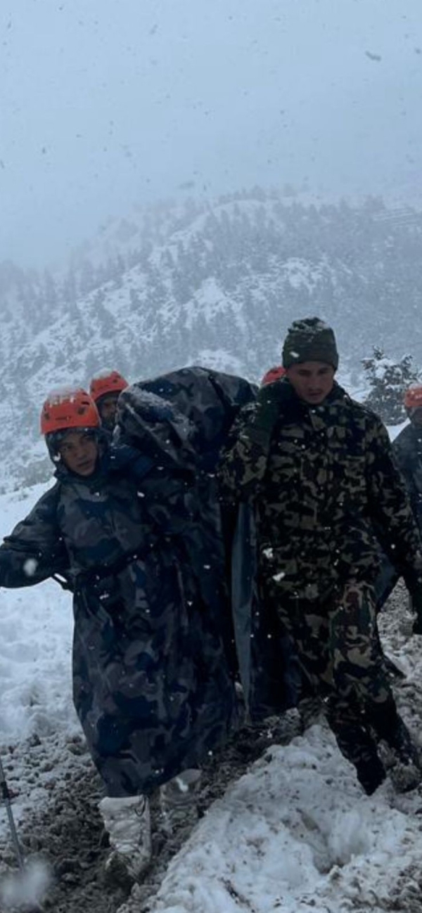 Nepali security forces rescuing tourists Nepali security forces rescuing tourists