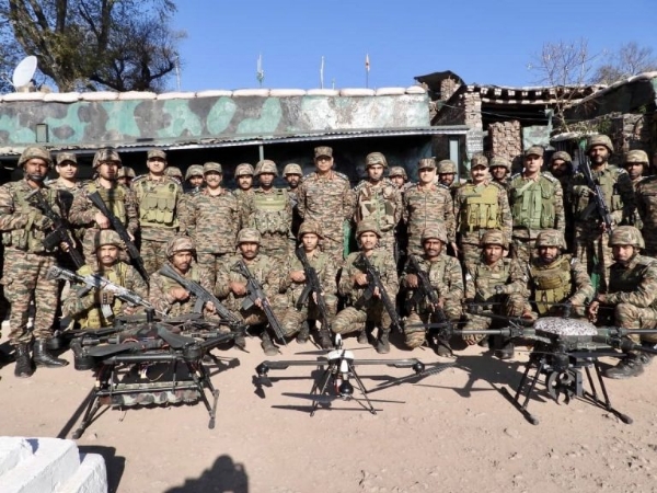 GOC White Knight Corps Reviews Security Preparedness Along LoC In Poonch & Nowshera Sectors GOC White Knight Corps Reviews Security Preparedness Along LoC In Poonch & Nowshera Sectors