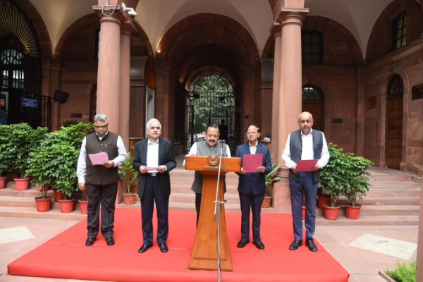 PMO Officials Take Unity Pledge on Rashtriya Ekta Diwas PMO Officials Take Unity Pledge on Rashtriya Ekta Diwas