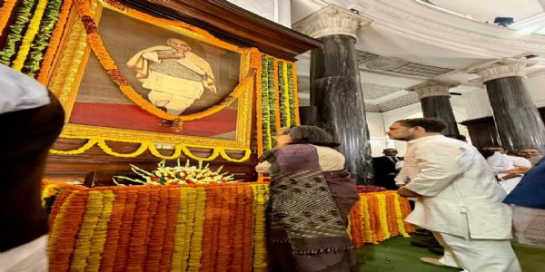 Kharge, Sonia, and Rahul Gandhi Pay Homage to Sardar Patel at Parliament