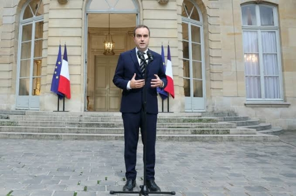 Macron Unveils New French Government Amid Deepening Political Turmoil