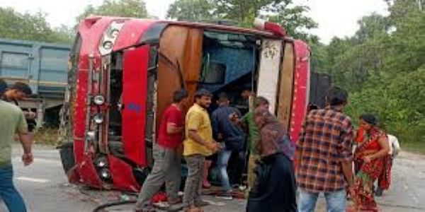 UP CM takes cognizance of bus accident on Lakhimpur-Bahraich route, directs officials to ensure proper treatment
