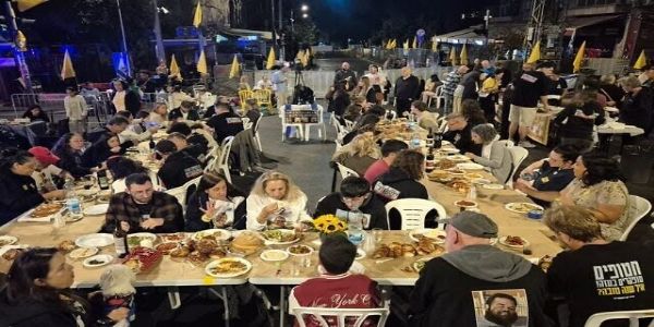 Families of Hostages Turn Sukkot into Vigil Outside Netanyahu’s Home