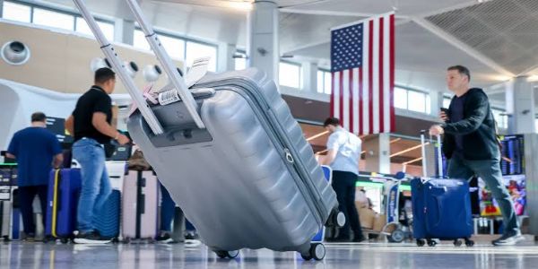 US Government Shutdown Deepens, Worsens Airport Staffing Crisis