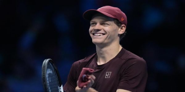 Sinner Powers Past Auger-Aliassime to Begin ATP Finals Title Defense