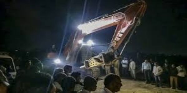Portion of stone quarry caves in Sonbhadra; 1 killed, dozen trapped