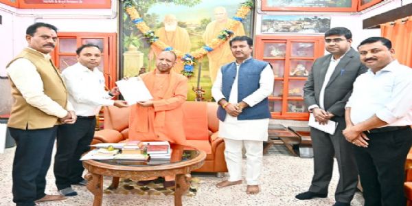 Yogi fills out Voter Enumeration Form for SIR