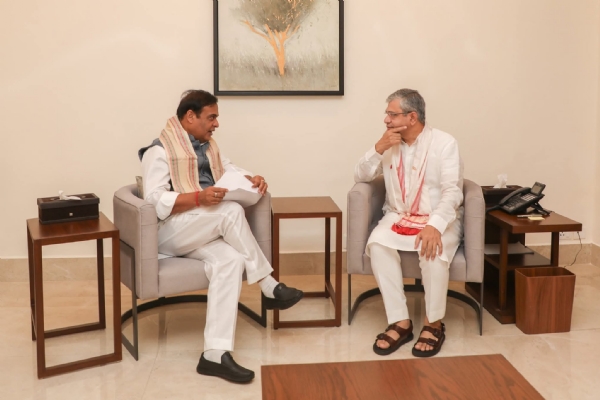 Assam CM Dr Himanta Biswa Sarma with Railway Minister Ashwini Vaishnav Discussing on Major Connectivity Boost for Assam. Assam CM Dr Himanta Biswa Sarma with Railway Minister Ashwini Vaishnav Discussing on Major Connectivity Boost for Assam.