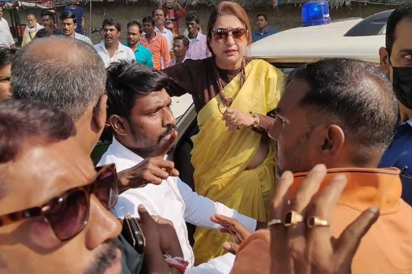 TMC factions clash in front of MP Shatabdi Roy TMC factions clash in front of MP Shatabdi Roy