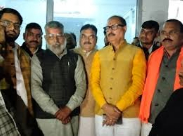 UP BJP MLA holds protest against police UP BJP MLA holds protest against police