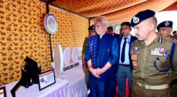 LG Sinha Visits JKP’s Commando Training Centre At Sunjwan LG Sinha Visits JKP’s Commando Training Centre At Sunjwan